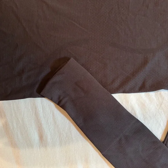 Lululemon long sleeve swiftly top in black - Picture 5 of 6